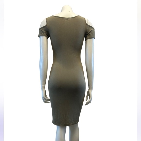 HEART & HIPS fitted short sleeve olive green dress. Front buttons. - Picture 5 of 6